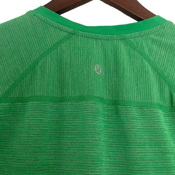 Lululemon T Shirt Large L Mens Green Short Sleeve Crew Neck - Picture 3 of 3